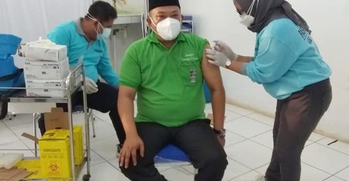 BUPATI SELUMA TERIMA SUNTIK VAKSIN COVID-19 KE-TIGA
