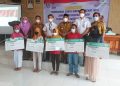 LAUNCHING PENYERAHAN KARTU INDONESIA SEHAT ( KIS ) JAMINAN KESEHATAN DAERAH PEMERINTAH KABUPATEN SELUMA TAHUN 2022