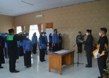 PELANTIKAN BERSAMA PENGANGKATAN KEPALA PUSKESMAS, FUNGSIONAL ADMINISTRATOR KESEHATAN, FUNGSIONAL GURU DI LINGKUNGAN PEMERINTAHAN KABUPATEN SELUMA
