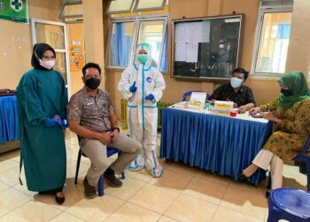 PELAKSANAKAN TEST SWAB ANTIGEN 1.000 SAMPEL DALAM RANGKA HUT KE-19 KABUPATEN SELUMA