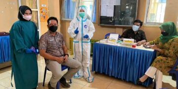 PELAKSANAKAN TEST SWAB ANTIGEN 1.000 SAMPEL DALAM RANGKA HUT KE-19 KABUPATEN SELUMA