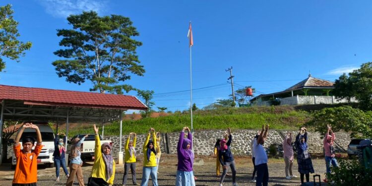 Senam Kebugaran dan Kebersihan di Lingkungan Dinas Kesehatan Kabupaten Seluma