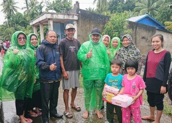DINAS KESEHATAN KABUPATEN SELUMA MEMBERIKAN BANTUAN DAN PELAYANAN KESEHATAN GRATIS UNTUK MASYARAKAT TERDAMPAK MUSIBAH BANJIR DI KABUPATEN SELUMA