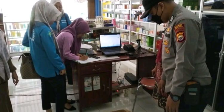 PEMANTAUAN APOTIK-APOTIK DI KABUPATEN SELUMA