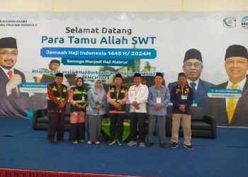SERAH TERIMA TEAM KESEHATAN JAMAAH HAJI KABUPATEN SELUMA KE PIHAK KKP KESEHATAN DI ASRAMA HAJI BENGKULU