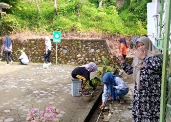 Dinas Kesehatan Kabupaten Seluma Melakukan Kegiatan Jumat Bersih untuk Ciptakan Lingkungan Sehat