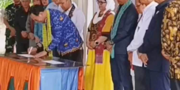 Grand Launching Sekolah Laboratorium Pancasila (SLP) yang diselenggarakan di SMP Negeri 06 Seluma, Kelurahan Dermayu, Kecamatan Air Periukan.