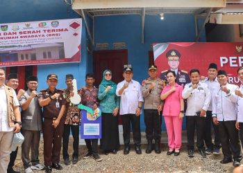 PERESMIAN BEDAH RUMAH DAN BHAKTI SOSIAL POLDA BENGKULU BERSAMA PEMKAB SELUMA HADIRKAN LAYANAN PENGOBATAN GRATIS