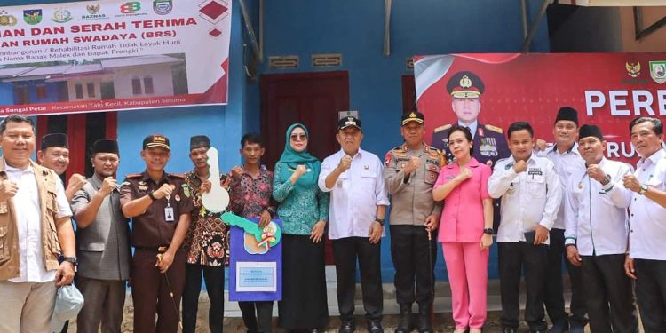 PERESMIAN BEDAH RUMAH DAN BHAKTI SOSIAL POLDA BENGKULU BERSAMA PEMKAB SELUMA HADIRKAN LAYANAN PENGOBATAN GRATIS