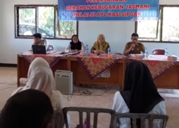 DINKES SELUMA SOSIALISASIKAN GERAKAN KEBUGARAN JASMANI MELALUI APLIKASI SIPGAR DIKANTOR CAMAT SELUMA BARAT