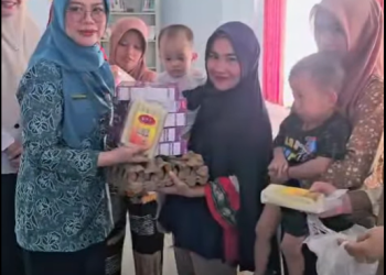 DINKES SELUMA DISTRIBUSIKAN MAKAN TAMBAHAN BAGI BUMIL DAN BALITA BERMASALAH GIZI