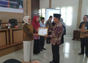 DINAS KESEHATAN KABUPATEN SELUMA RAIH PENGHARGAAN TERBAIK I PRODUSEN PENGELOLA DATA PADA FORUM SATU DATA INDONESIA 2025