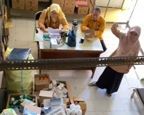 INSTALASI GUDANG FARMASI DINKES SELUMA LAKSANAKAN PENYIAPAN DAN PENGECEKAN OBAT SERTA BMHP UNTUK PUSKESMAS