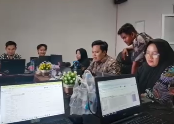PENGURUS BARANG DINKES SELUMA LEMBUR SUSUN LAPORAN BMD DI BKD SELUMA