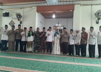 BUPATI SELUMA GELAR SAFARI RAMADHAN BERSAMA DINAS KESEHATAN, SALURKAN BANTUAN DAN VOUCHER UMRAH