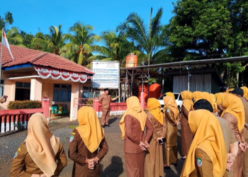 PLT. KEPALA DINAS KESEHATAN SELUMA LAKUKAN KUNJUNGAN KERJA DAN PEMBINAAN ASN