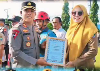 DINKES SELUMA TERIMA PENGHARGAAN DARI POLRES SELUMA ATAS DEDIKASI DALAM OPERASI LILIN NALA 2025